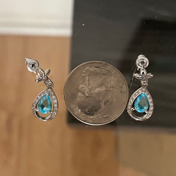 The Blue Tear Drop Earrings in 925 silver and cubic zirconia - Picture 5 of 7
